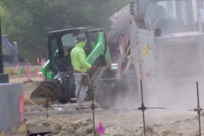 Outside workers share tips, advice on how to stay safe during hot temperatures